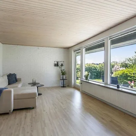Villa Hus Naer Og Bus *
